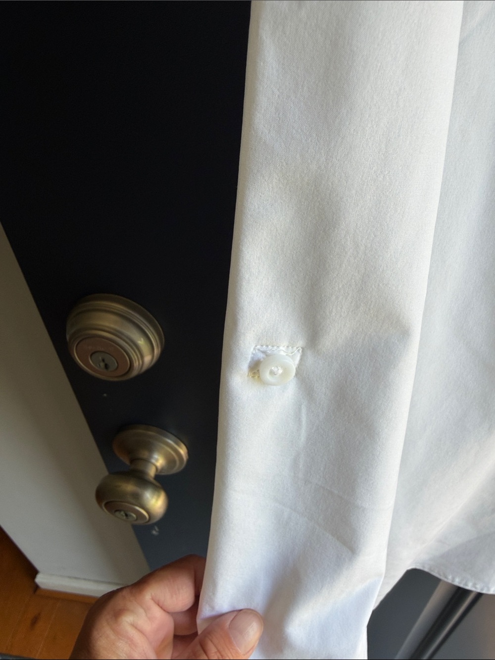 Eddie Bauer White Women’s Long-Sleeve Button-Down Shirt - Picture 4 of 6